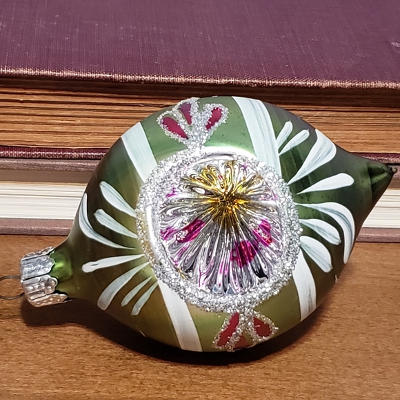 Vintage Mercury Glass Indent Christmas Ornament Green - Picture 1 of 10